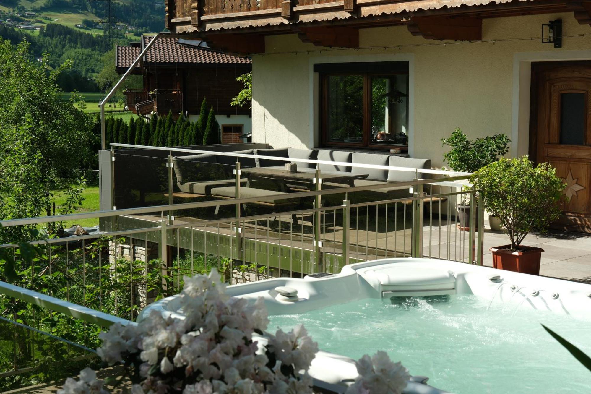Apart Moidl Mit Privatem Pool Hart im Zillertal Exterior foto